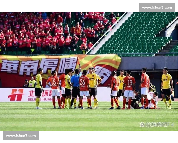 武汉国足激战揭幕战不敌强敌 全队拼搏精神获球迷点赞