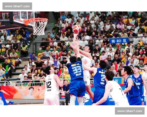 比赛当天观众众多气氛热烈为赛事增添无限魅力与精彩瞬间